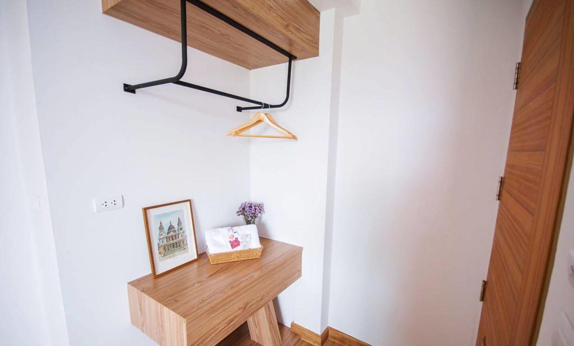 The Logbook Room And Cafe' Chonburi Exteriér fotografie