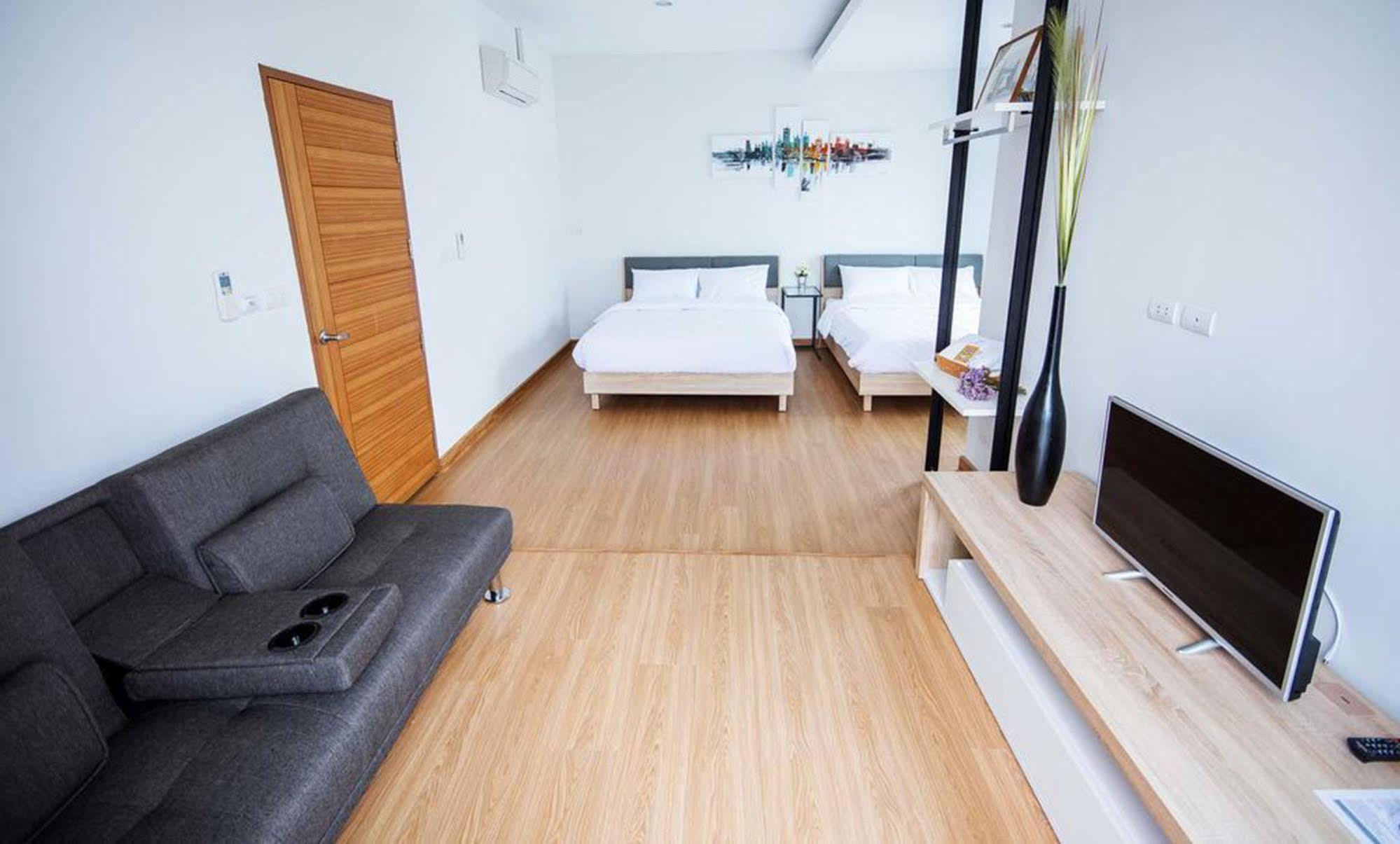 The Logbook Room And Cafe' Chonburi Exteriér fotografie