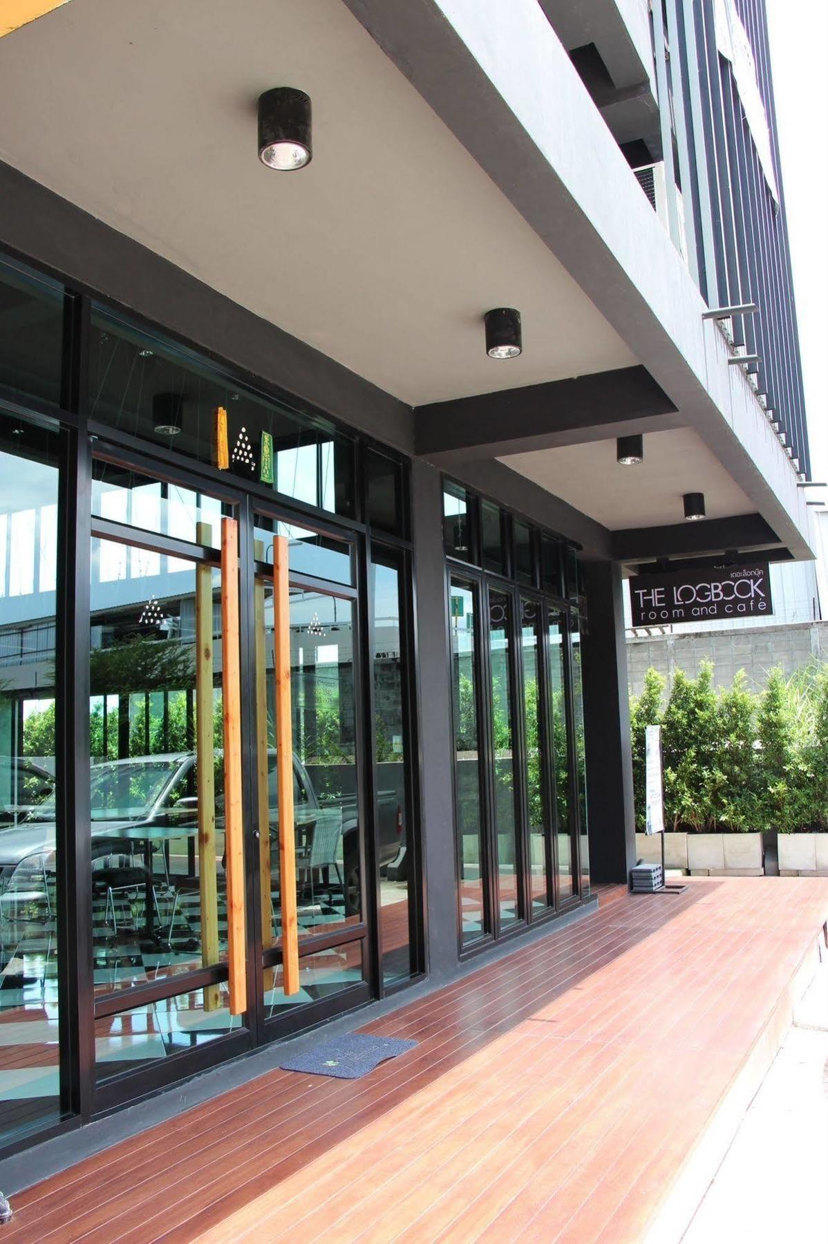 The Logbook Room And Cafe' Chonburi Exteriér fotografie