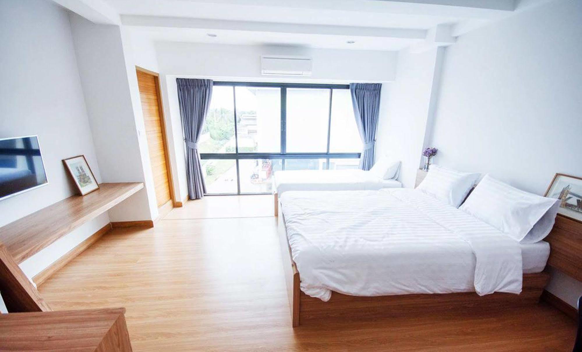The Logbook Room And Cafe' Chonburi Exteriér fotografie