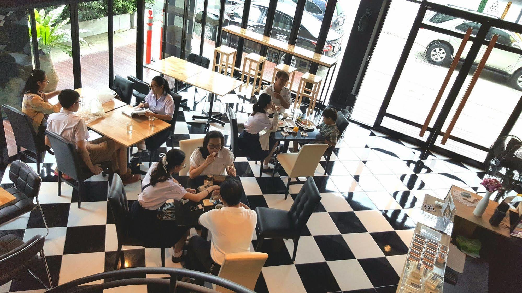 The Logbook Room And Cafe' Chonburi Exteriér fotografie